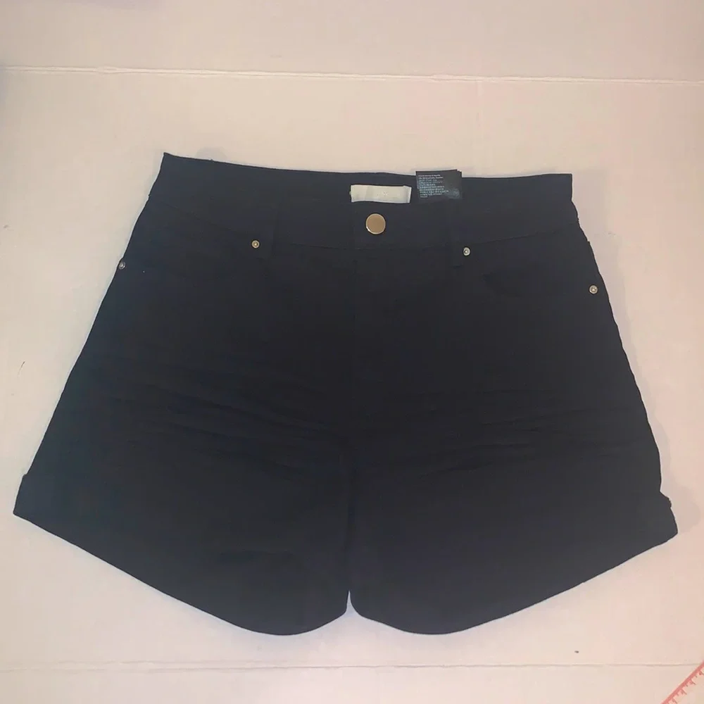 H&M high waisted black cuffed shorts - Picture 2 of 6